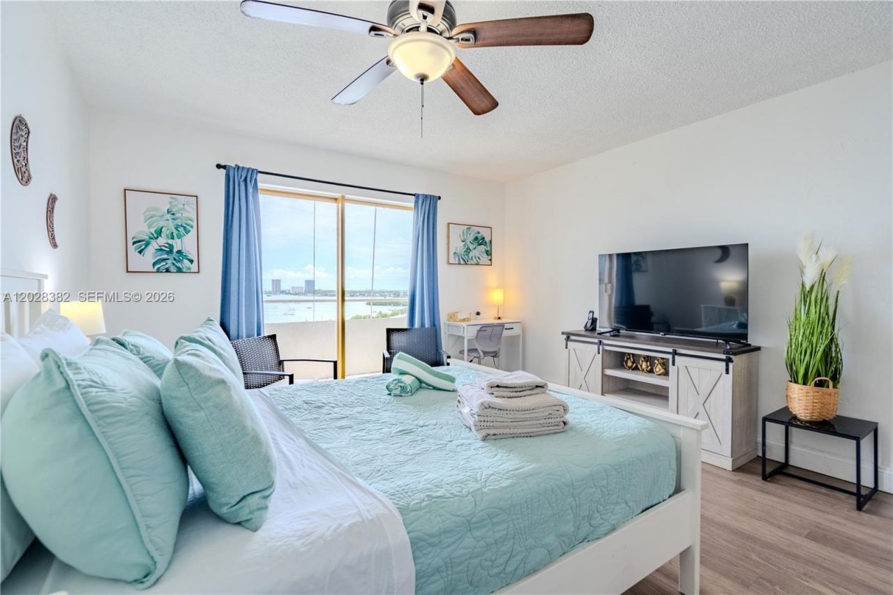 7904 West Dr , Unit 810, North Bay Village, FL 33141 Photo