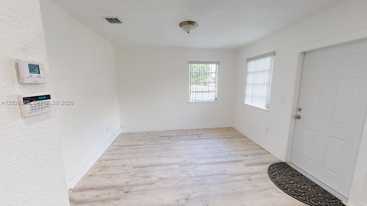 2392 NW 9th St, Unit 2392, Miami, FL 33125 Photo