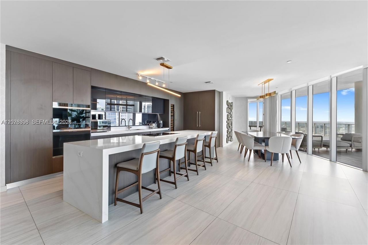 851 NE 1st Ave , Unit 5201, Miami, FL 33132 Photo