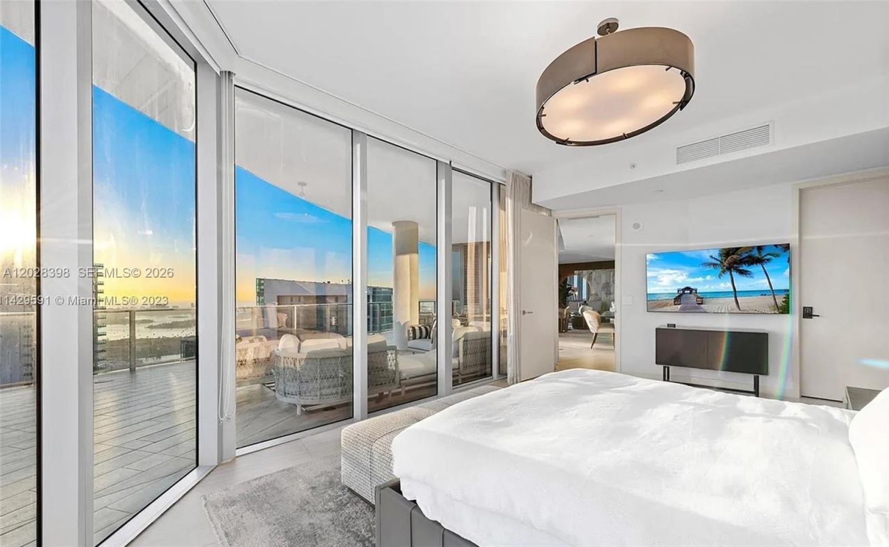 851 NE 1st Ave , Unit 5201, Miami, FL 33132 Photo