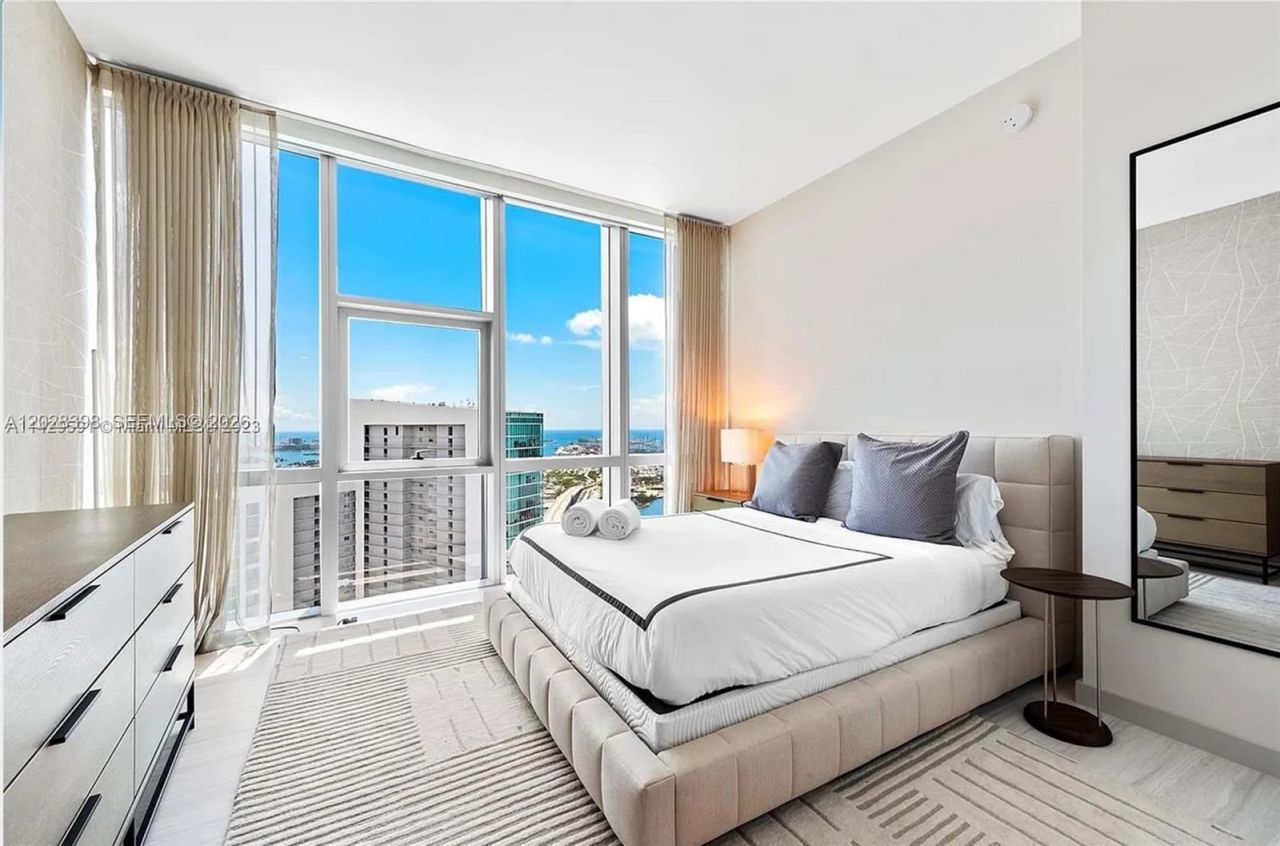 851 NE 1st Ave , Unit 5201, Miami, FL 33132 Photo