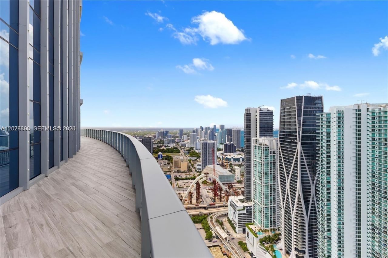 851 NE 1st Ave , Unit 5201, Miami, FL 33132 Photo