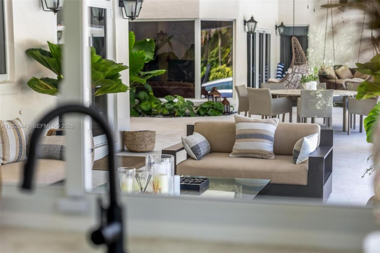 8251 Old Cutler Rd , Coral Gables, FL 33143 Photo