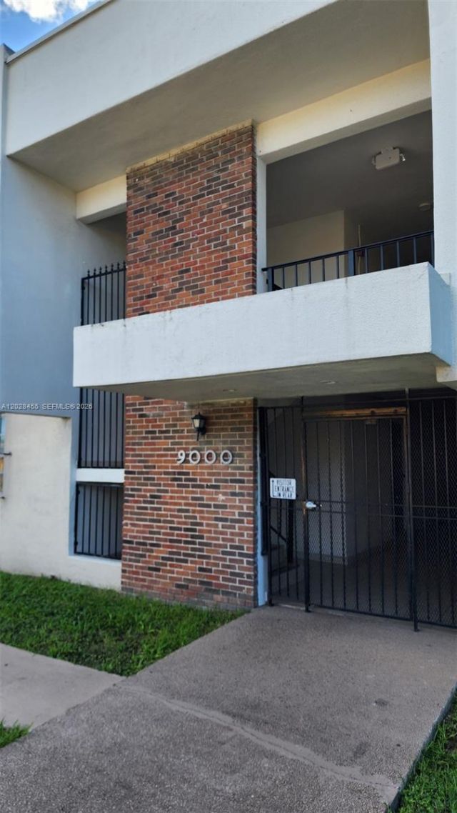 9000 SW 24th St, Unit 21C, Miami, FL 33165 Photo