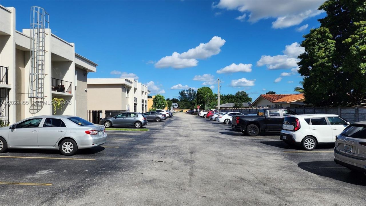 9000 SW 24th St, Unit 21C, Miami, FL 33165 Photo