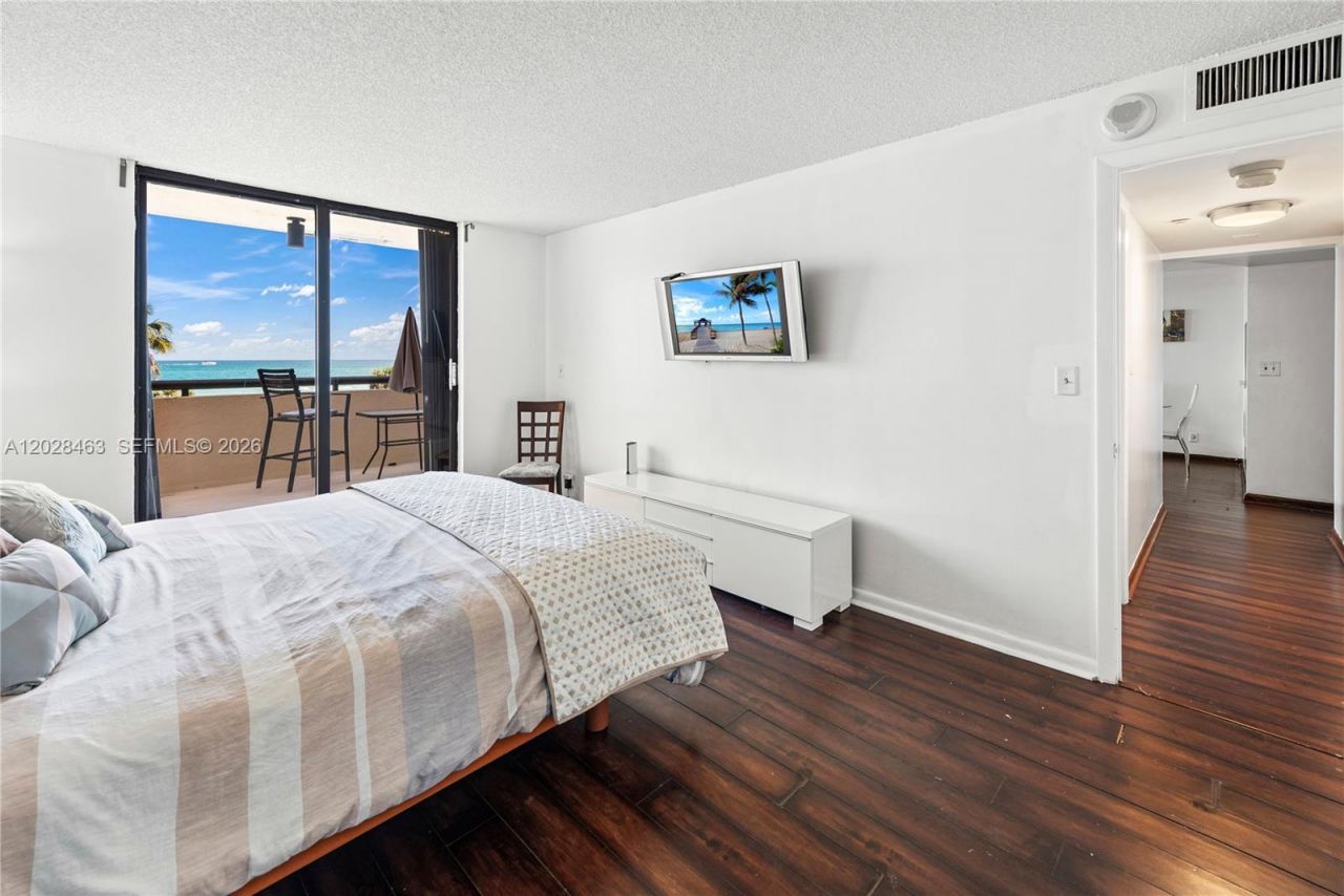 2555 Collins Ave , Unit 403, Miami Beach, FL 33140 Photo