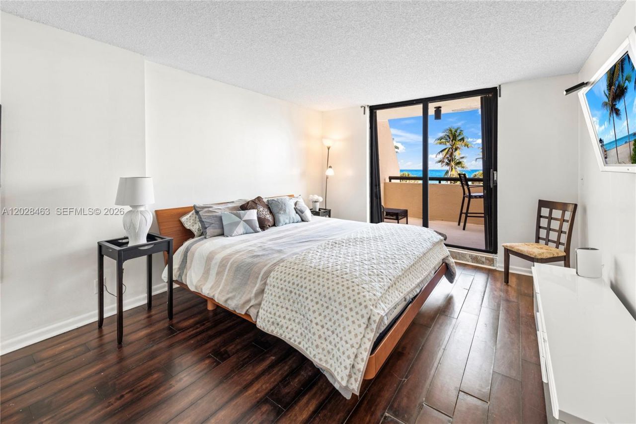2555 Collins Ave , Unit 403, Miami Beach, FL 33140 Photo