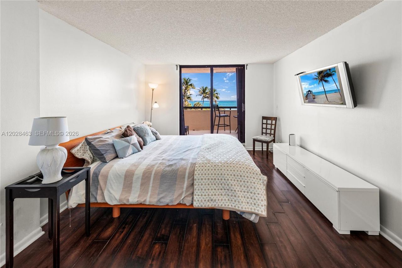 2555 Collins Ave , Unit 403, Miami Beach, FL 33140 Photo