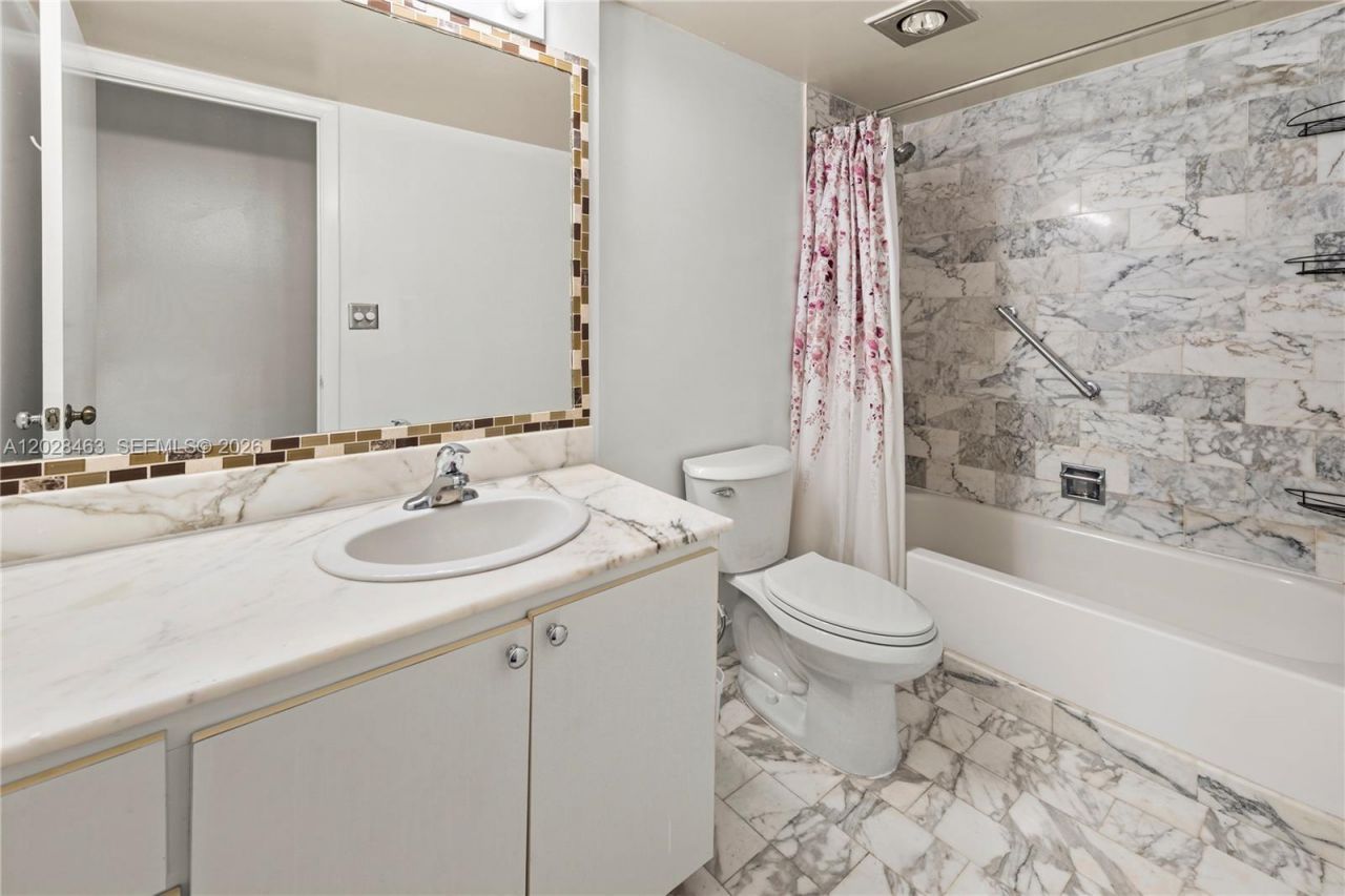 2555 Collins Ave , Unit 403, Miami Beach, FL 33140 Photo