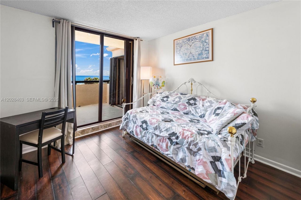 2555 Collins Ave , Unit 403, Miami Beach, FL 33140 Photo