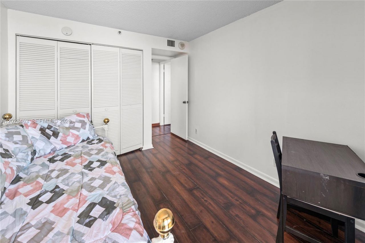 2555 Collins Ave , Unit 403, Miami Beach, FL 33140 Photo