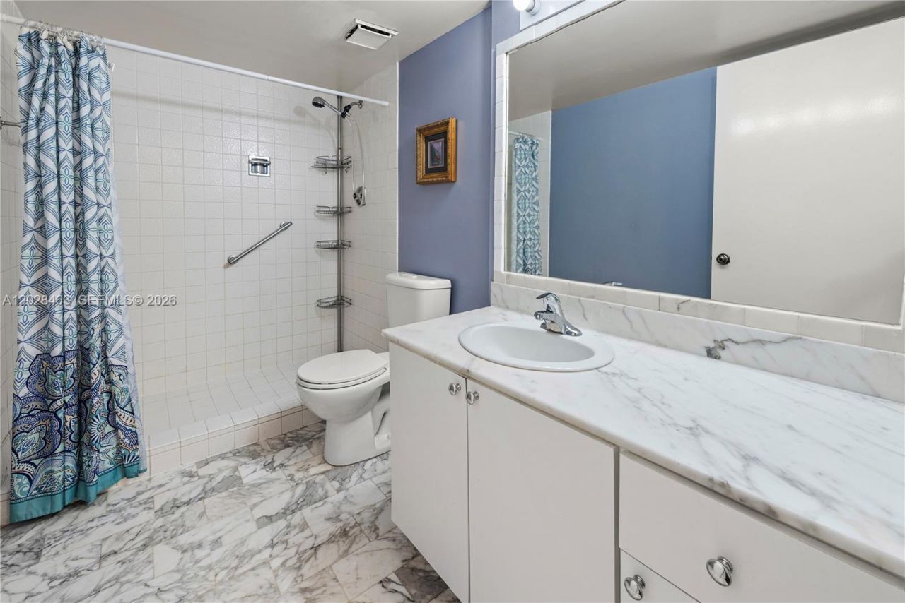 2555 Collins Ave , Unit 403, Miami Beach, FL 33140 Photo