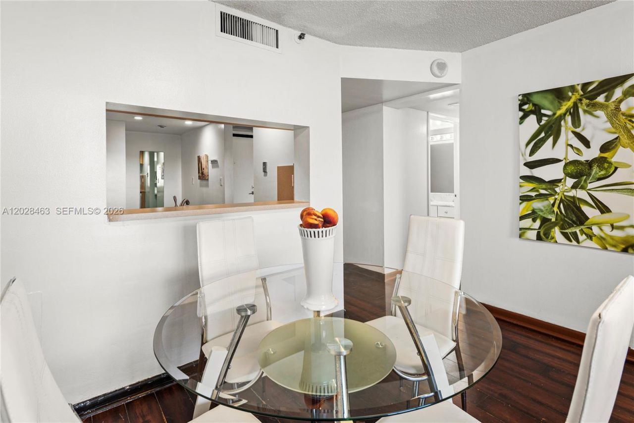 2555 Collins Ave , Unit 403, Miami Beach, FL 33140 Photo