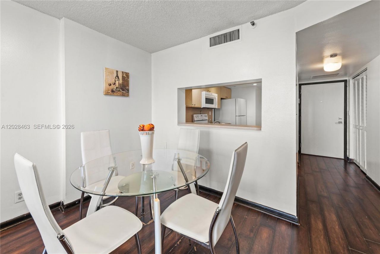 2555 Collins Ave , Unit 403, Miami Beach, FL 33140 Photo