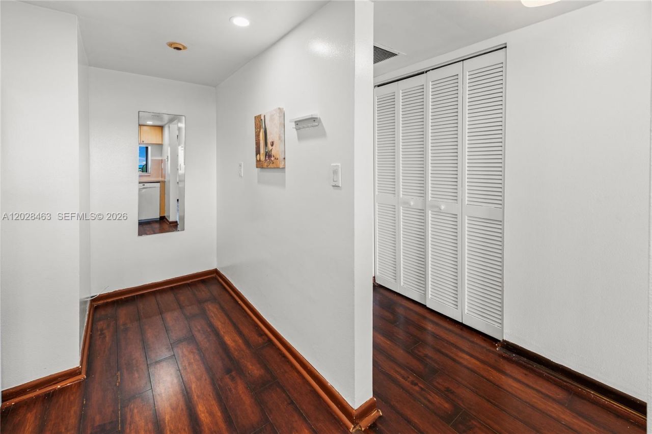 2555 Collins Ave , Unit 403, Miami Beach, FL 33140 Photo