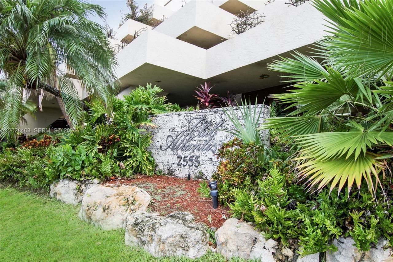 2555 Collins Ave , Unit 403, Miami Beach, FL 33140 Photo
