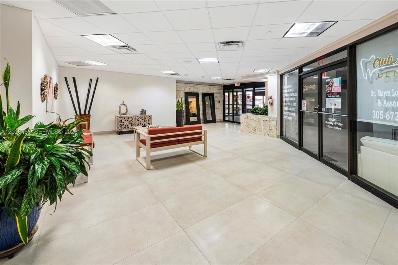 2555 Collins Ave , Unit 403, Miami Beach, FL 33140 Photo