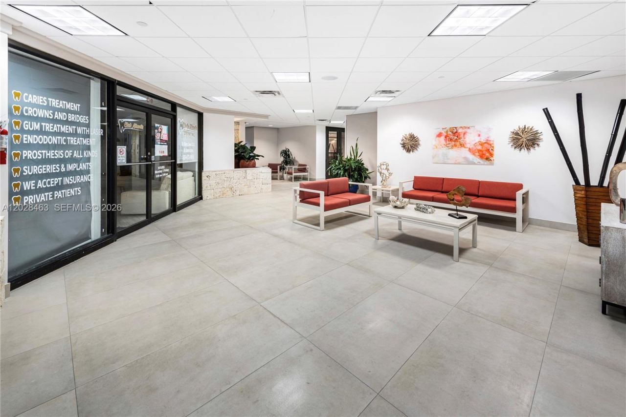 2555 Collins Ave , Unit 403, Miami Beach, FL 33140 Photo