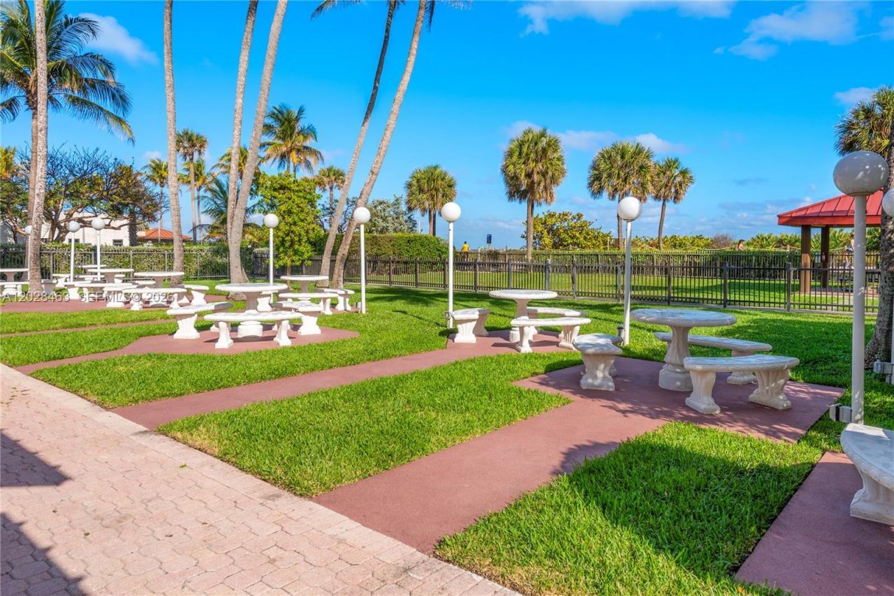 2555 Collins Ave , Unit 403, Miami Beach, FL 33140 Photo