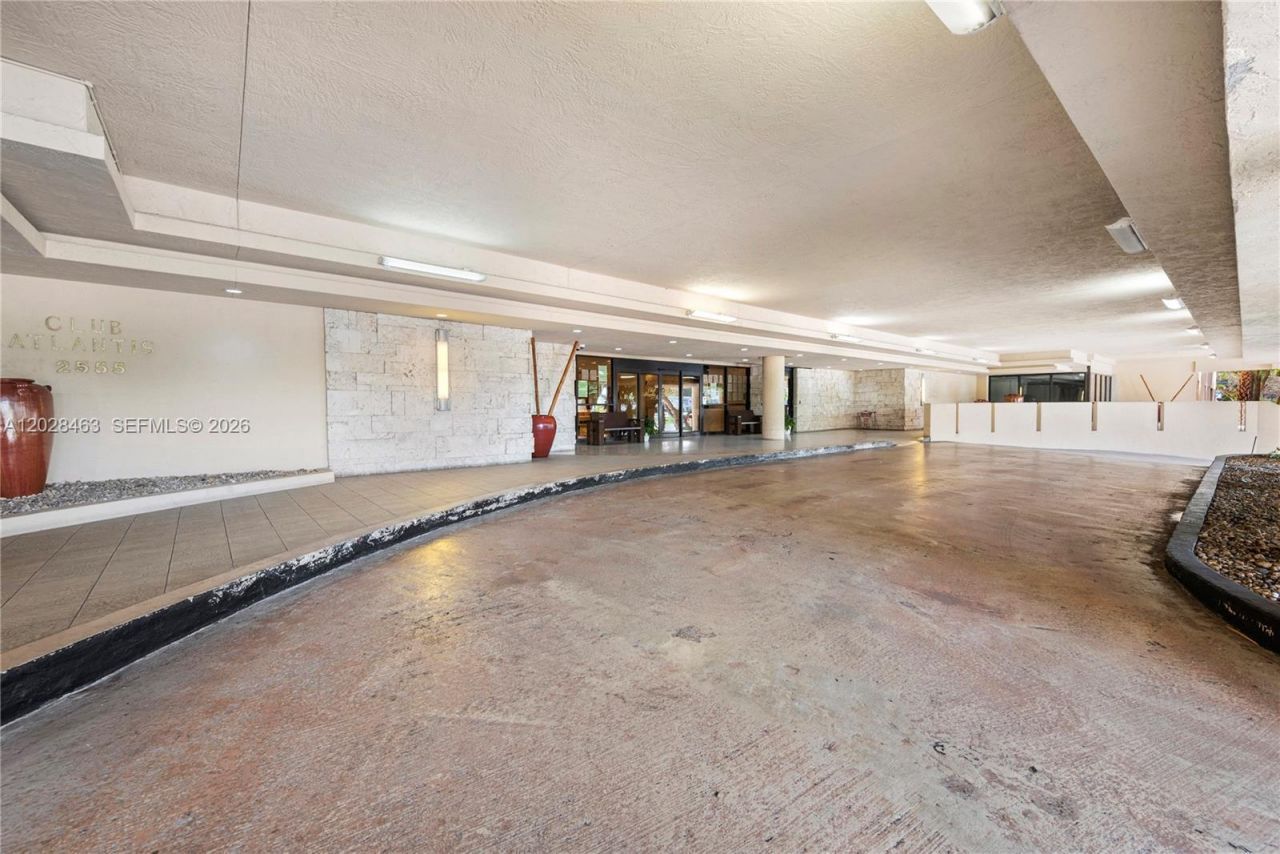 2555 Collins Ave , Unit 403, Miami Beach, FL 33140 Photo
