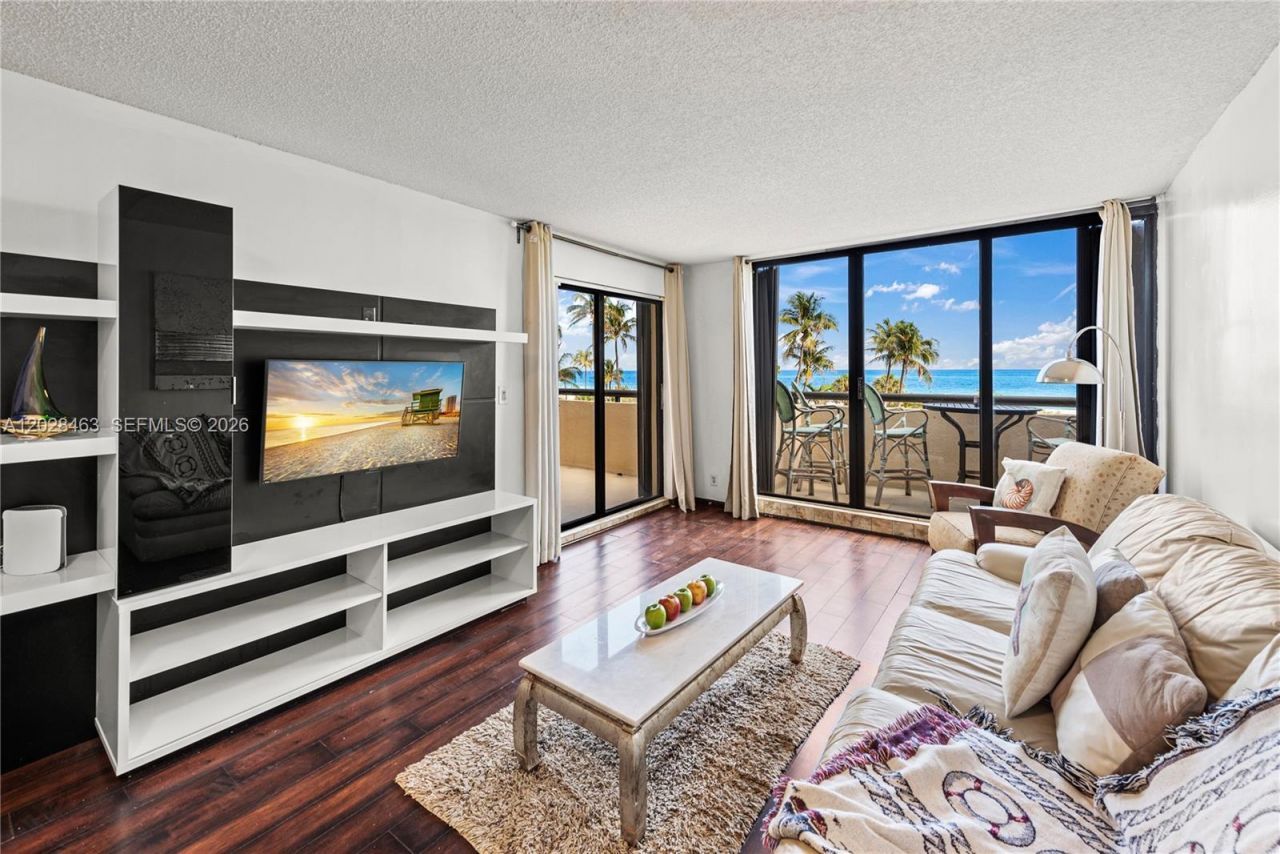 2555 Collins Ave , Unit 403, Miami Beach, FL 33140 Photo