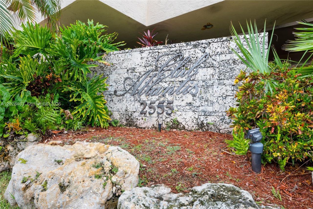 2555 Collins Ave , Unit 403, Miami Beach, FL 33140 Photo