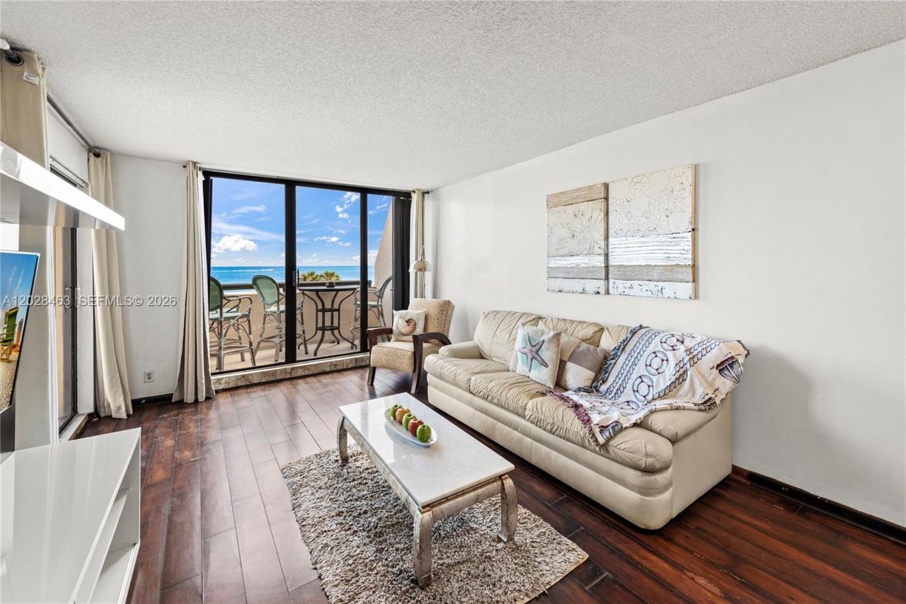 2555 Collins Ave , Unit 403, Miami Beach, FL 33140 Photo