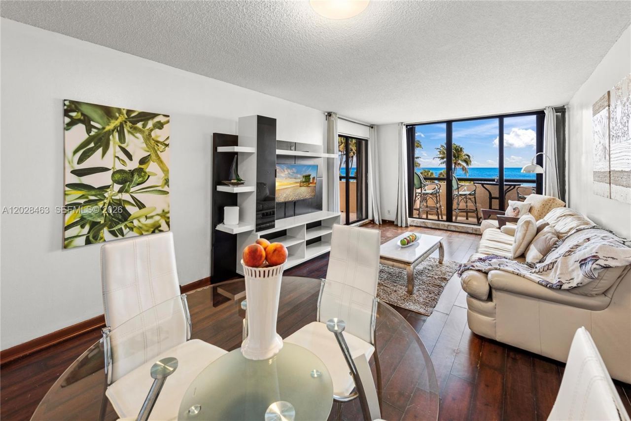 2555 Collins Ave , Unit 403, Miami Beach, FL 33140 Photo