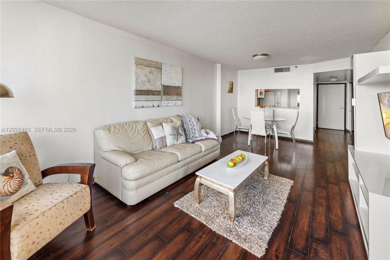 2555 Collins Ave , Unit 403, Miami Beach, FL 33140 Photo