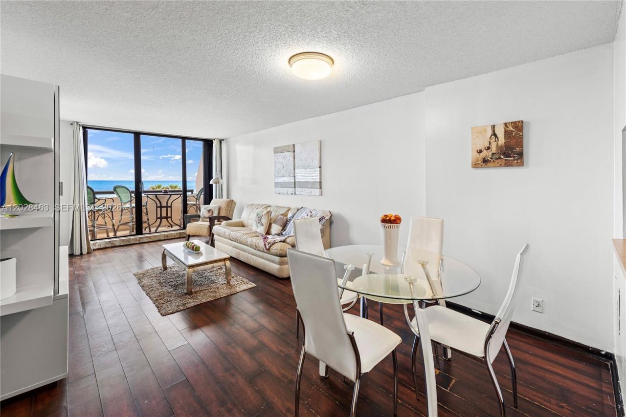 2555 Collins Ave , Unit 403, Miami Beach, FL 33140 Photo