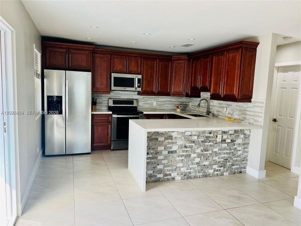 125 SE 4th Ave, Unit 2, Hallandale Beach, FL 33009