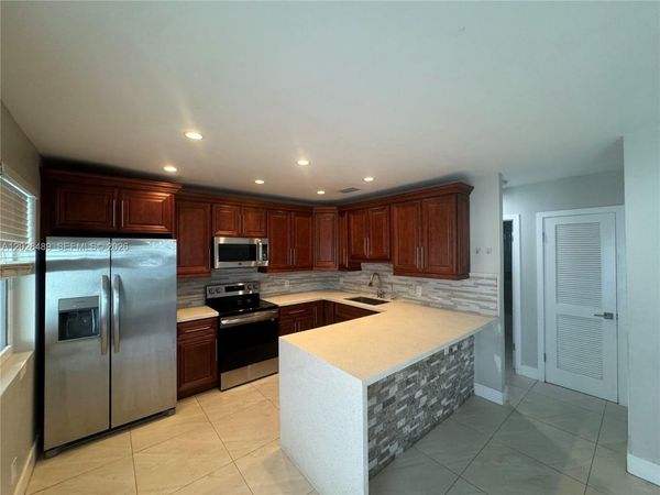 125 SE 4th Ave, Unit 2, Hallandale Beach, FL 33009