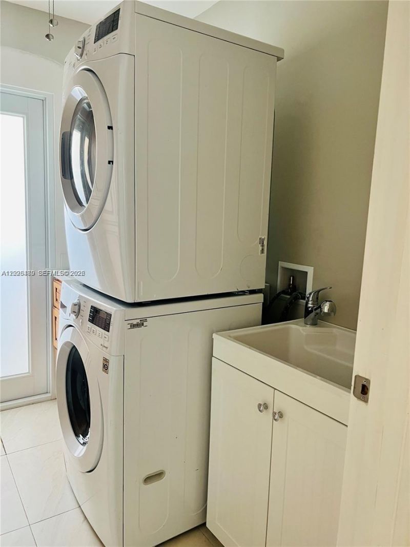 125 SE 4th Ave, Unit 2, Hallandale Beach, FL 33009 Photo