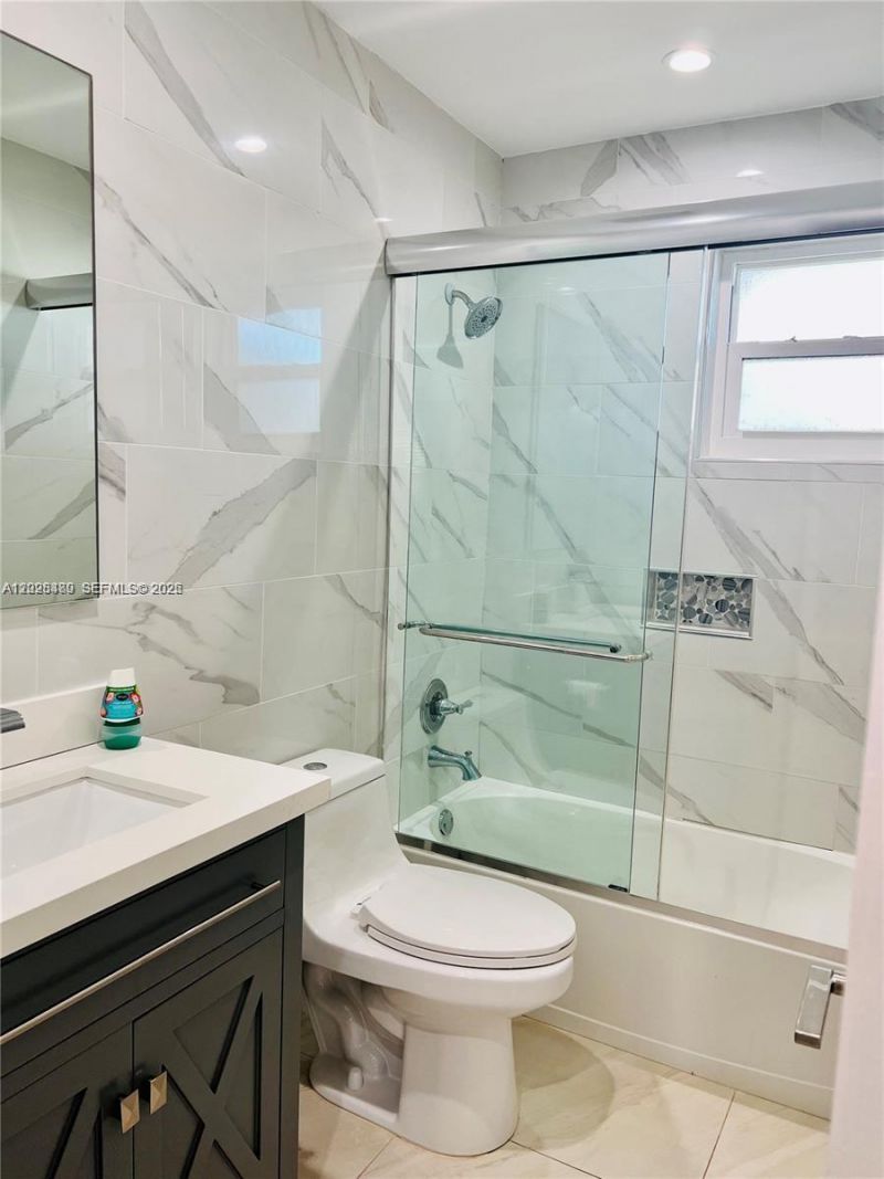 125 SE 4th Ave, Unit 2, Hallandale Beach, FL 33009 Photo