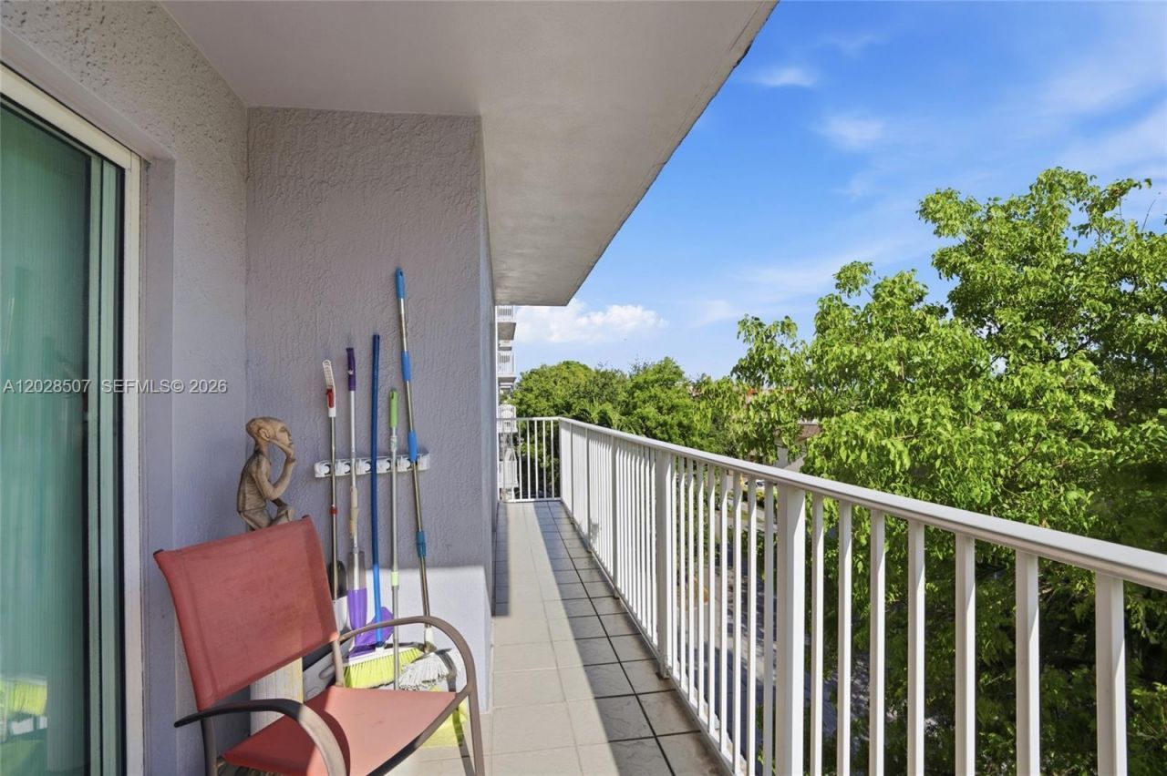 2475 NW 16th Street Rd, Unit 401, Miami, FL 33125 Photo