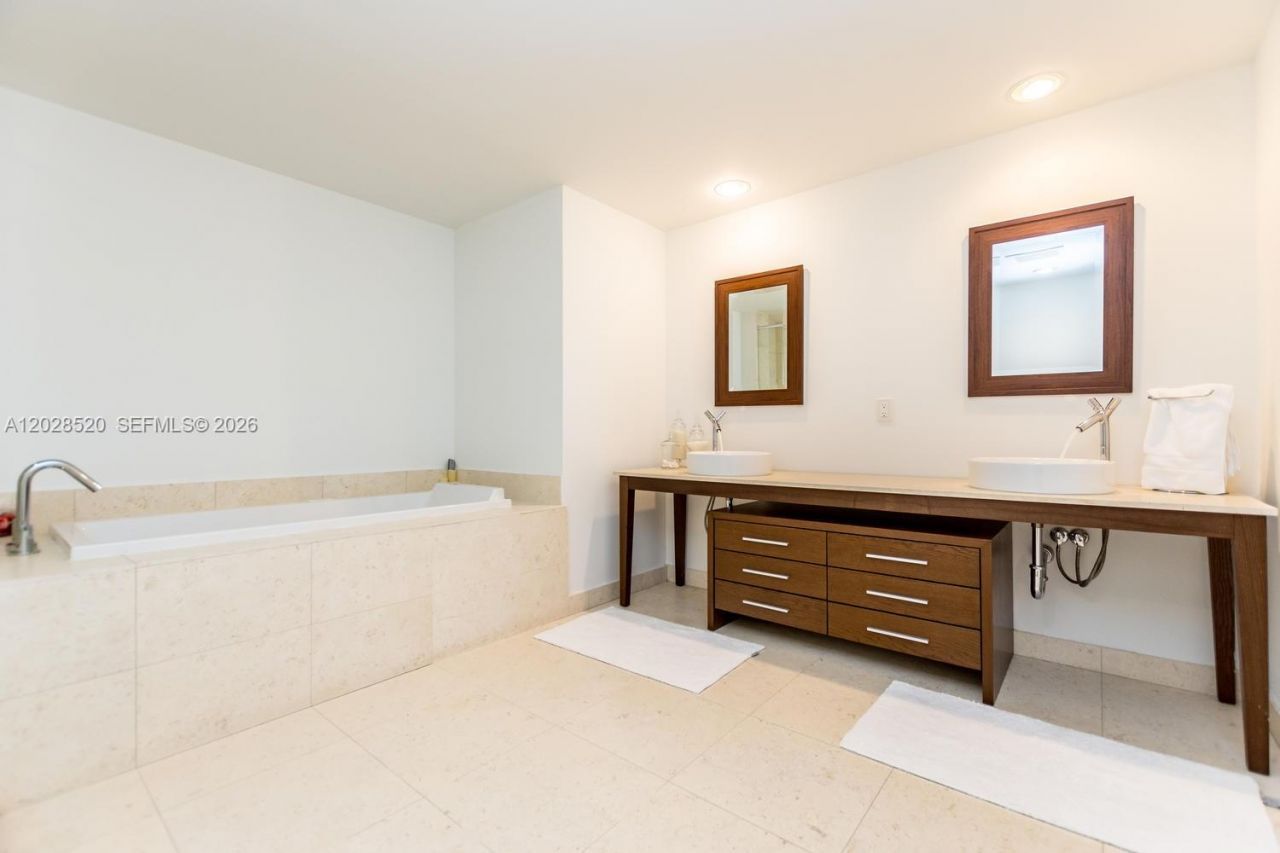 495 Brickell Ave , Unit 4901, Miami, FL 33131 Photo