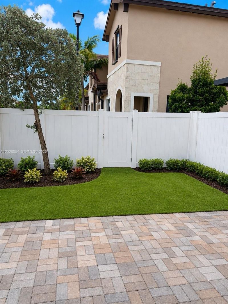 3368 W 105th Ter , Hialeah, FL 33018 Photo
