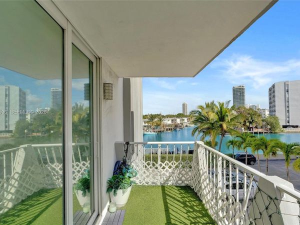 7133 Bay Dr, Unit 305, Miami Beach, FL 33141