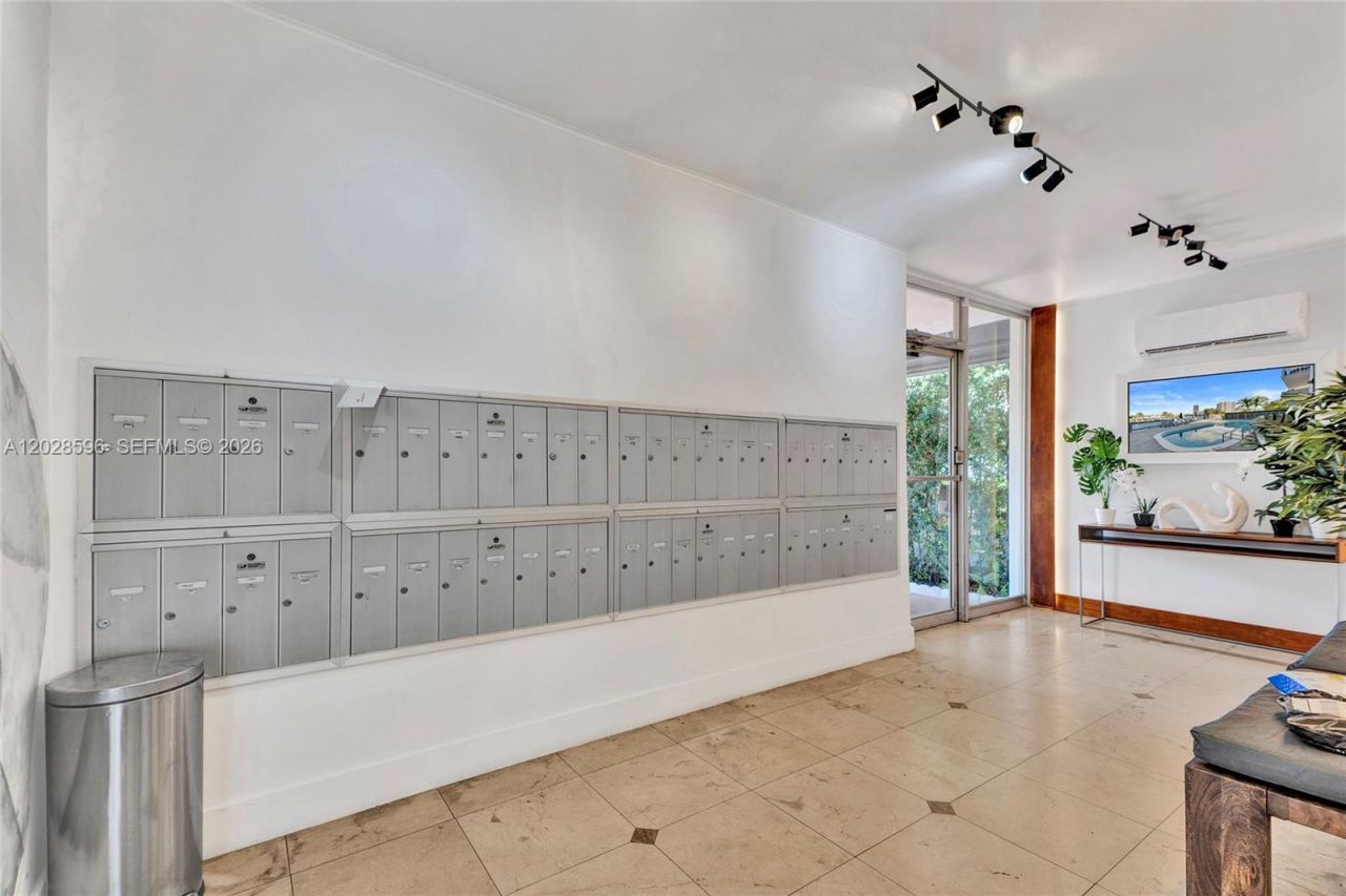 7133 Bay Dr , Unit 305, Miami Beach, FL 33141 Photo