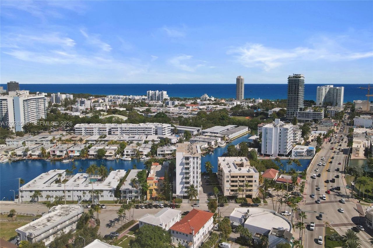 7133 Bay Dr , Unit 305, Miami Beach, FL 33141 Photo