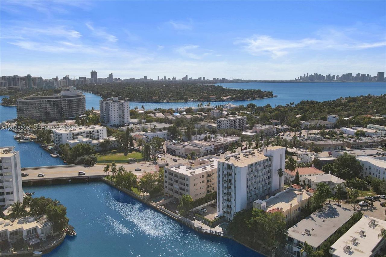 7133 Bay Dr , Unit 305, Miami Beach, FL 33141 Photo