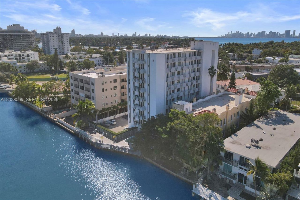 7133 Bay Dr , Unit 305, Miami Beach, FL 33141 Photo