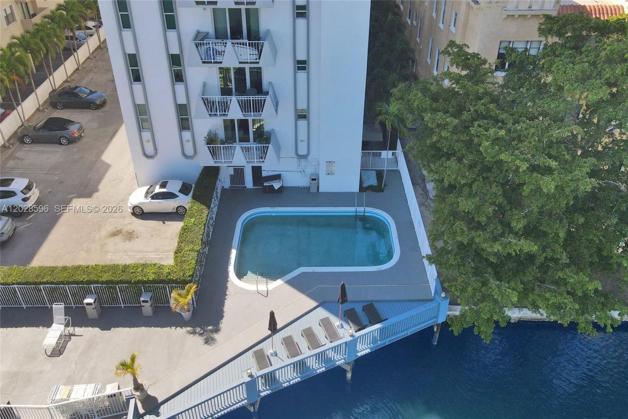 7133 Bay Dr , Unit 305, Miami Beach, FL 33141 Photo