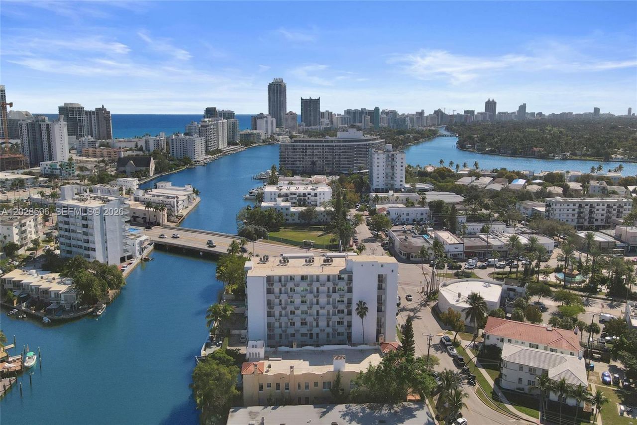 7133 Bay Dr , Unit 305, Miami Beach, FL 33141 Photo
