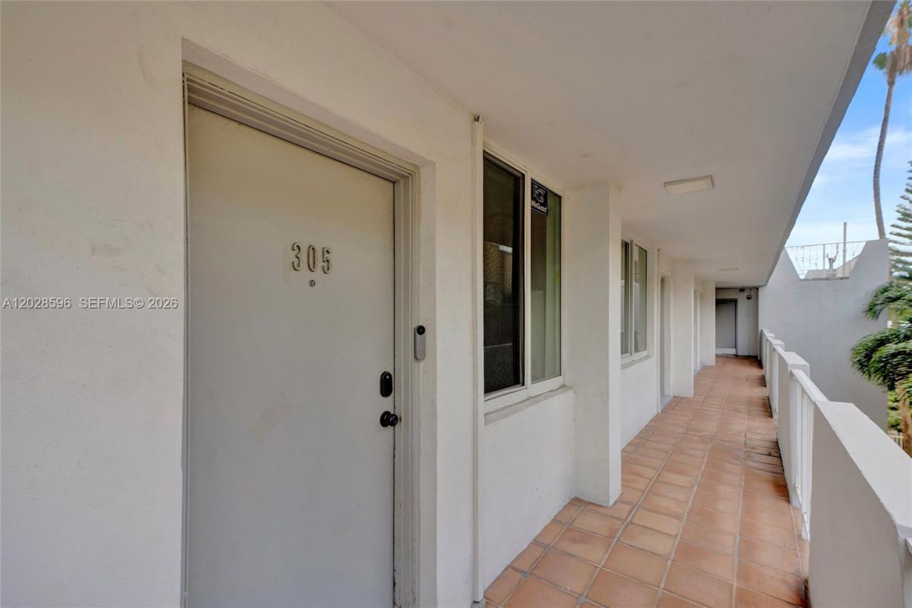 7133 Bay Dr , Unit 305, Miami Beach, FL 33141 Photo