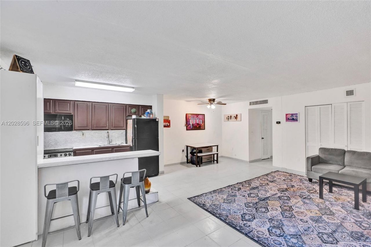 7133 Bay Dr , Unit 305, Miami Beach, FL 33141 Photo