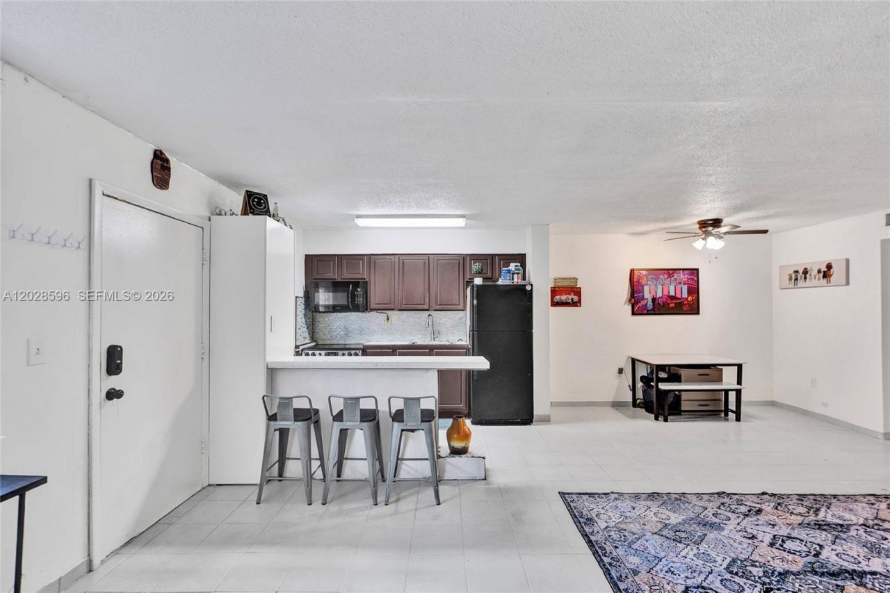 7133 Bay Dr , Unit 305, Miami Beach, FL 33141 Photo