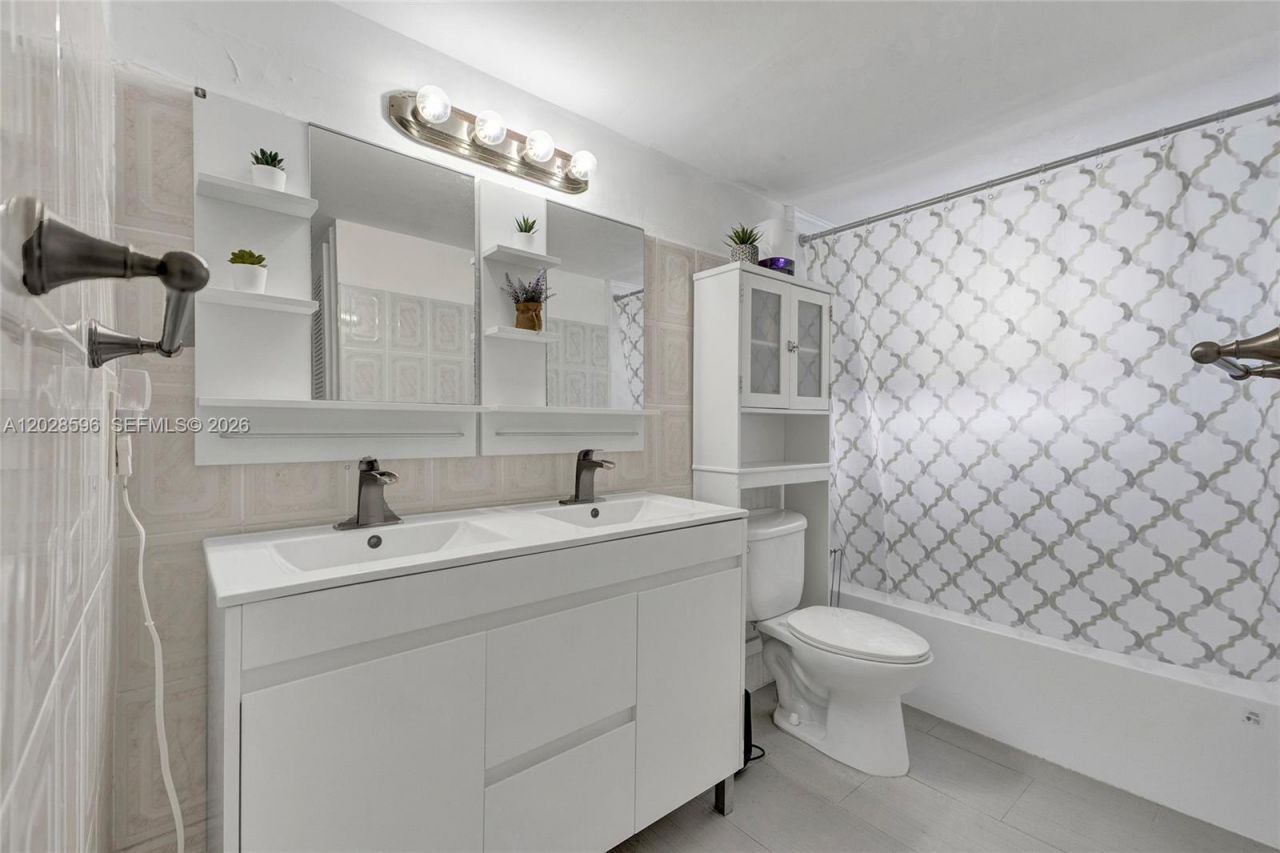 7133 Bay Dr , Unit 305, Miami Beach, FL 33141 Photo