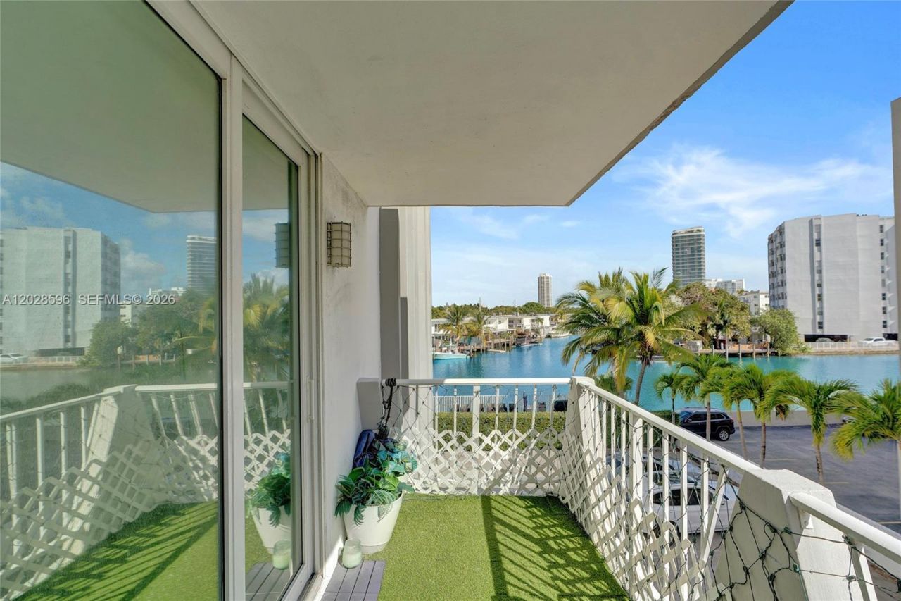 7133 Bay Dr , Unit 305, Miami Beach, FL 33141 Photo