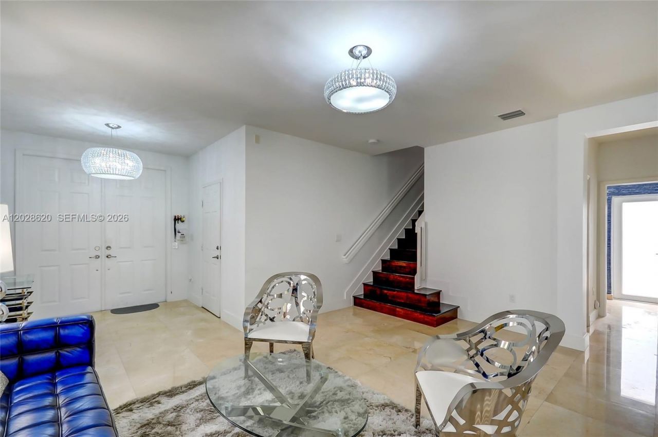 10555 NW 69th Ter , Doral, FL 33178 Photo